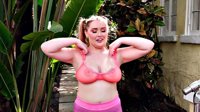 Sexercise With Busty Emma Shay