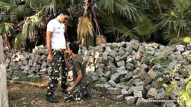 Алехо жёстко трахает Антонио и кончает в него