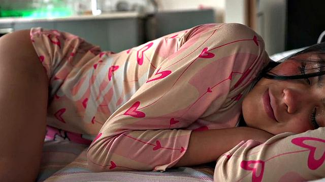 Lil Mia Holds the Vibrator with Shaved Pussy Closeup