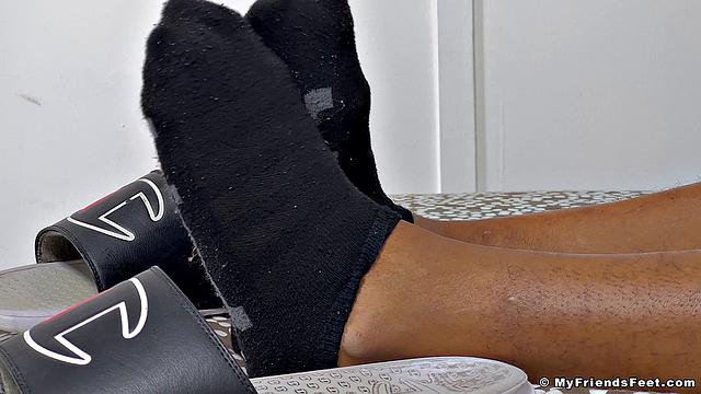 Spy on Dallas' Pretty Feet - Dallas