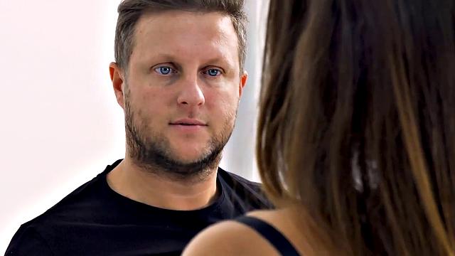 RIM4K. Sexy bombshell uses her tongue on the man's anus