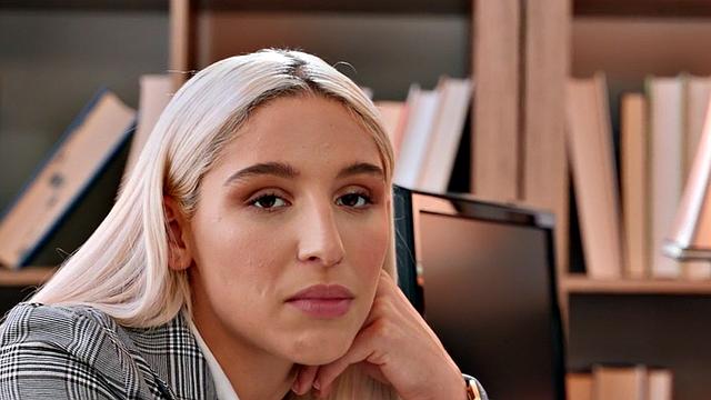 Bigbooty secretary pounded in tight pussy after work