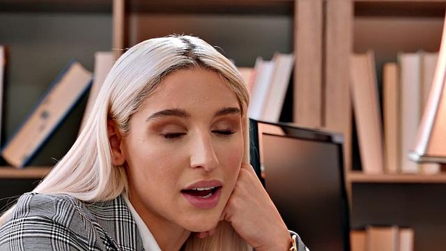 Bigbooty secretary pounded in tight pussy after work