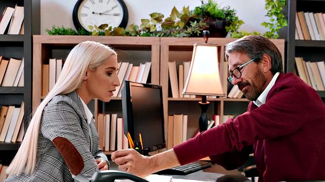 Bigbooty secretary pounded in tight pussy after work