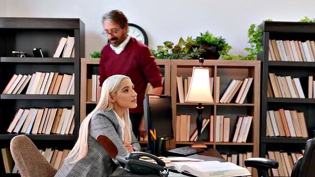 Bigbooty secretary pounded in tight pussy after work