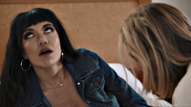 The Hot Wives 7- Horny Wife Craving