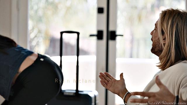 Похотливая блондинка устраивает марафон измен с Майком Манчини и не желает останавливаться ни на минуту - мужу явно есть о чём задуматься!