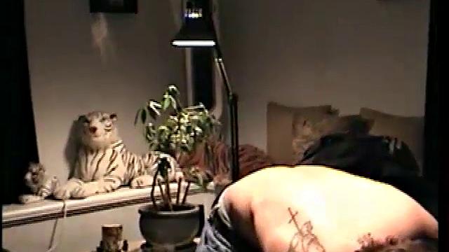 Чувак устроил оргазм для своей подруги под предлогом видеоигры