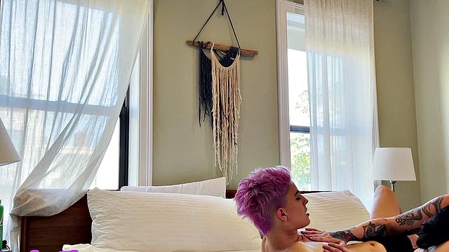 Tattooed queer licks GFs hairy in homemade oral sex