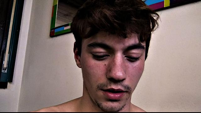 студент не выдержал нажима и сдался за бабки