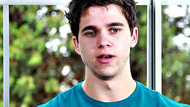 Bottom stud pounded in anal by perverted gay dude