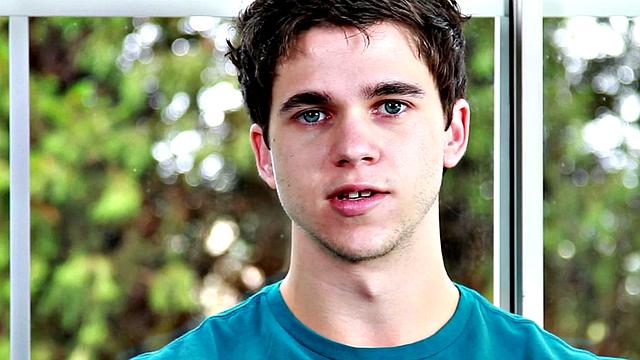 Bottom stud pounded in anal by perverted gay dude