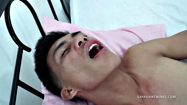 Ван Арджи шутит даже с членом во рту и любит без резинки