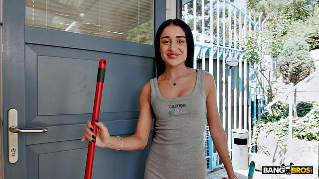 Ara Mixes With Pleasure