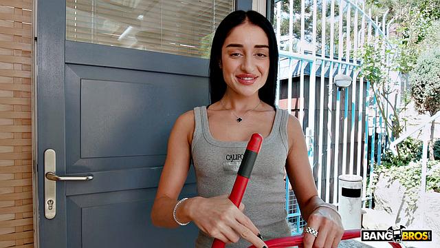 Ara Mixes With Pleasure