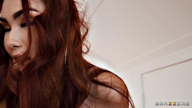 Пара жен в квартале устраивает групповуху с большими членами и страстными позами, жены изменяют мужьям прямо на вечеринке с Ricky Johnson, Ace Hardz, Parker Ambrose и Scarlette Moon.