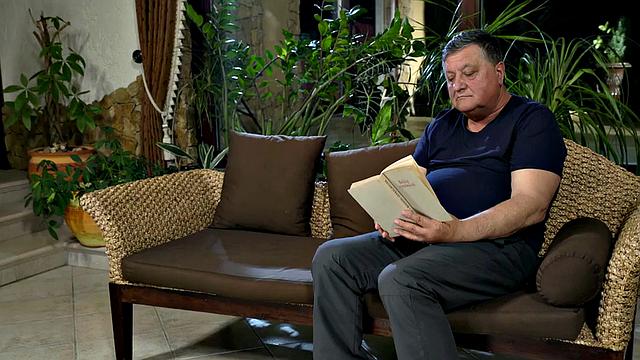 Old dude fucks perverted 21yo in wet pussy hole