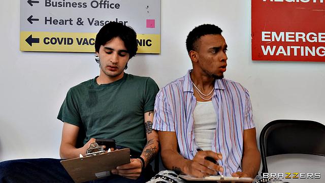 Лулу Чу устраивает марафон по сбору спермы и шутит над тем, кто дольше продержится без передышки.