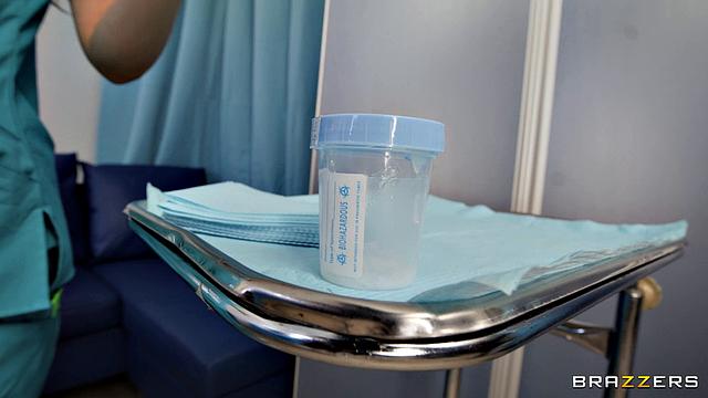 Лулу Чу устраивает марафон по сбору спермы и шутит над тем, кто дольше продержится без передышки.