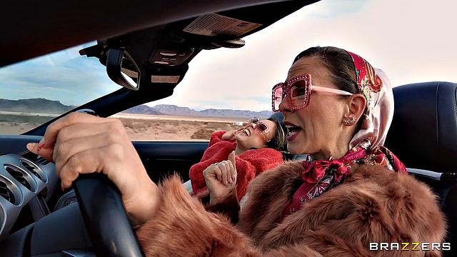 Черри ДеВилль и Lulu Chu устраивают дикий разврат с незнакомцем на трассе!