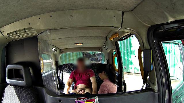британка без денег - расплатилась с таксистом горячим трахом на заднем сиденье