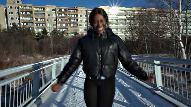 Picked up amateur ebony babe pussynailed