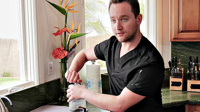 Olivia Austin Busty Blonde MILF Wants a Pussy Massage From Van Wylde Hardcore