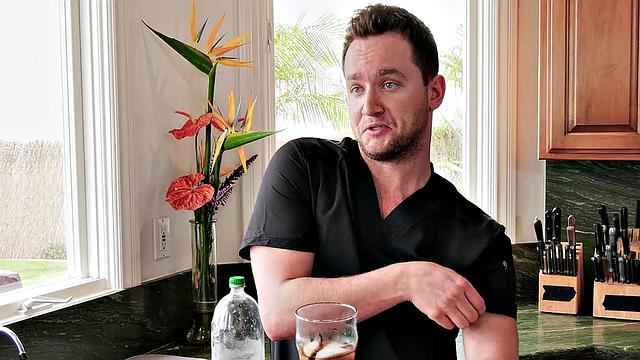 Olivia Austin Busty Blonde MILF Wants a Pussy Massage From Van Wylde Hardcore