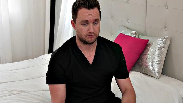 олиция остин шутит - массаж хочет не спины, а киски