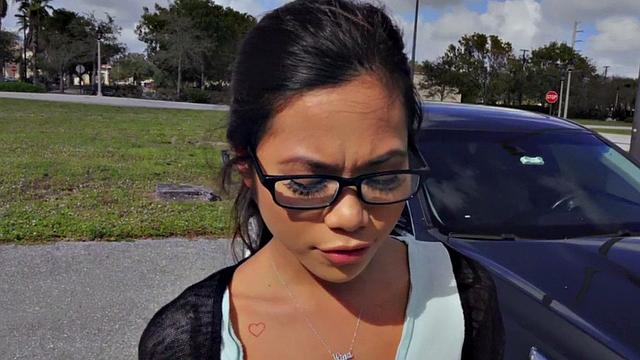 Хрупкая азиатка в очках не удержалась и дала за деньги в POV