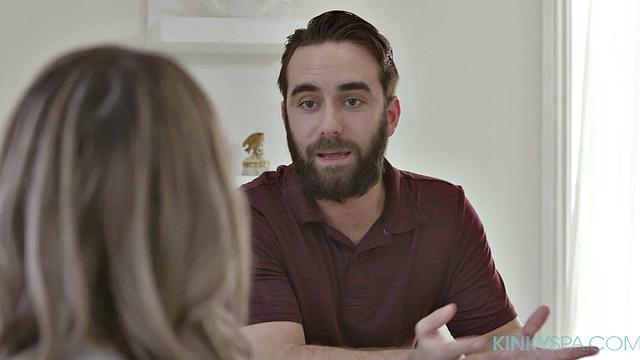 Кат Диор пришла за массажем, а ушла с полным набором удовольствий из Kinky Spa сиронией: ей вечно не везло - пока ей не намяли сиськи и не кончили на животе в подарок.