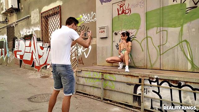 Girlfriend Gets Horny in Public