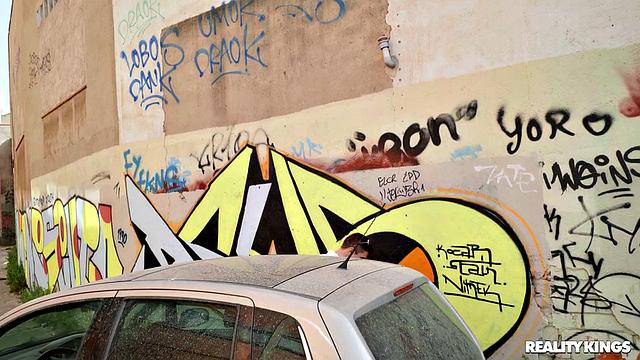 Girlfriend Gets Horny in Public