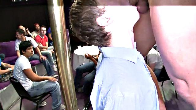 Amateur public giving head