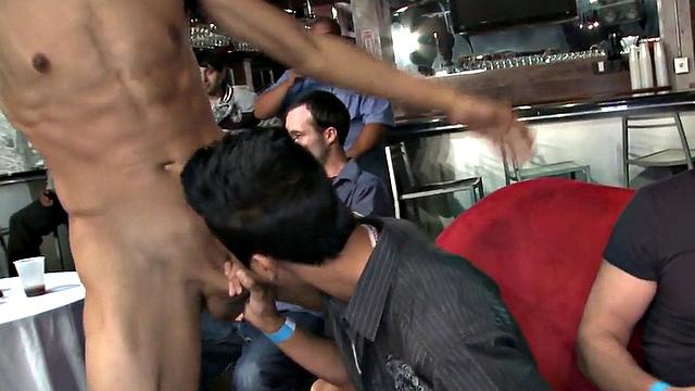 Amateur public giving head