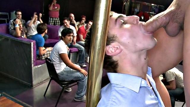 Amateur public giving head