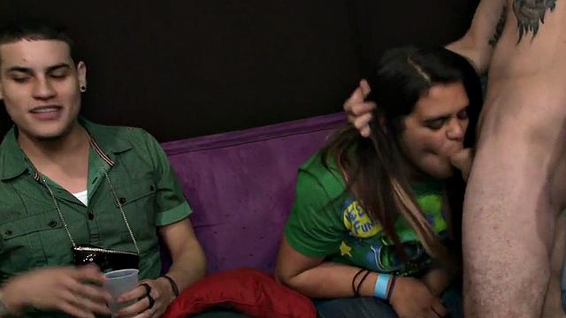 Amateur public giving head