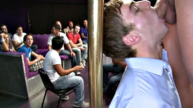 Amateur public giving head