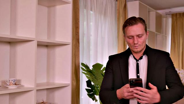 Blondie Bombshell: Sex Bomb Hits SCORELAND