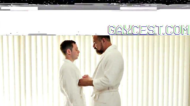 волосатые мужики отрываются с риммингом в boy hotel