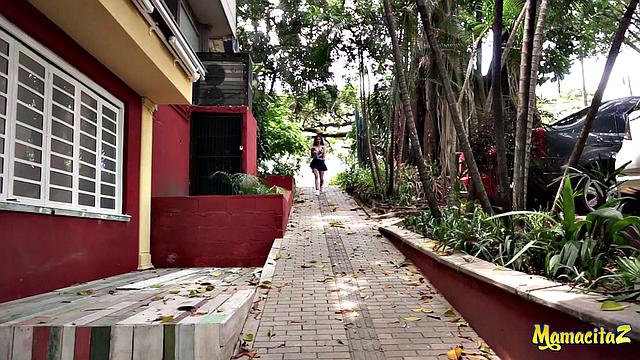 Мин Галилея сосет член Логану Саламанке и получает глубокий трах в первой съемке с порнозвездой.