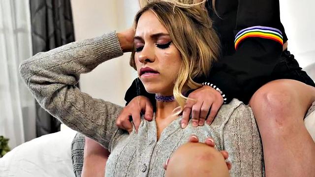 Massaging 19yo lesbian seduces BFF in 69 position