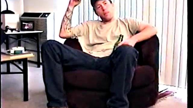 Гетеро Джонни узнаёт, почему геи так фанатеют от минета