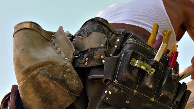 Penny Pax Lusts over Mechanic