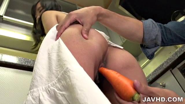 裸エプロンで挑発中出し姦～川井まゆ