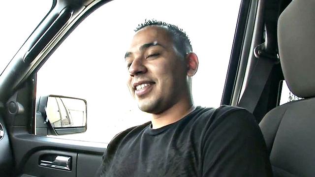 большегрудая наездница скачет яростно и ловит сперму на лицо