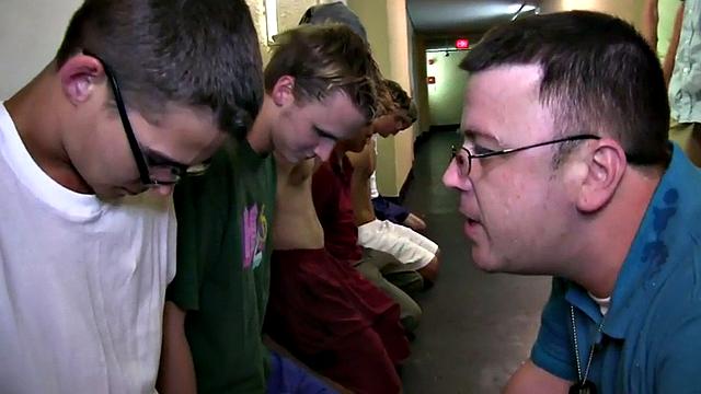 студенты из братства трахаются на улице, лишь бы не в аудитории