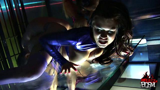 ева анджелина отрывается в жестком бдсм групповухе