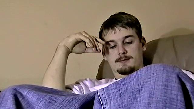Блейз дрочит свой огромный член - Блейз