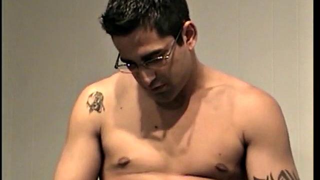 Помогаю Заку кончить рукой, сперма на животе